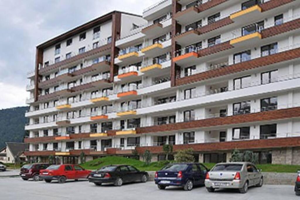 Romantic Jacuzzi Luxury Apartment Sinaia Exterior foto