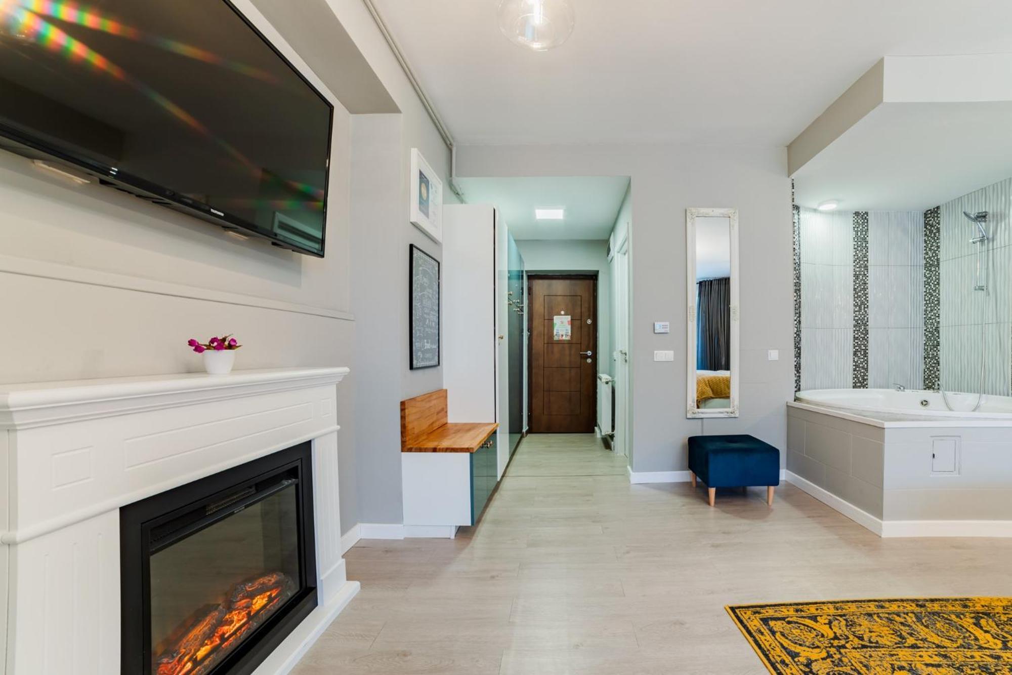 Romantic Jacuzzi Luxury Apartment Sinaia Exterior foto